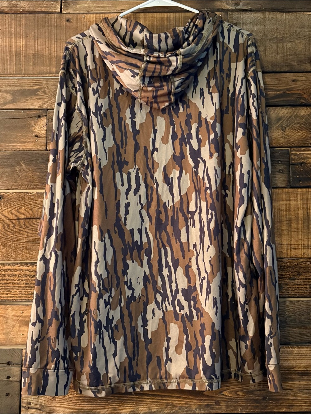 Men’s Bottomland Camo Performance Hoodie - Picture 3 of 4